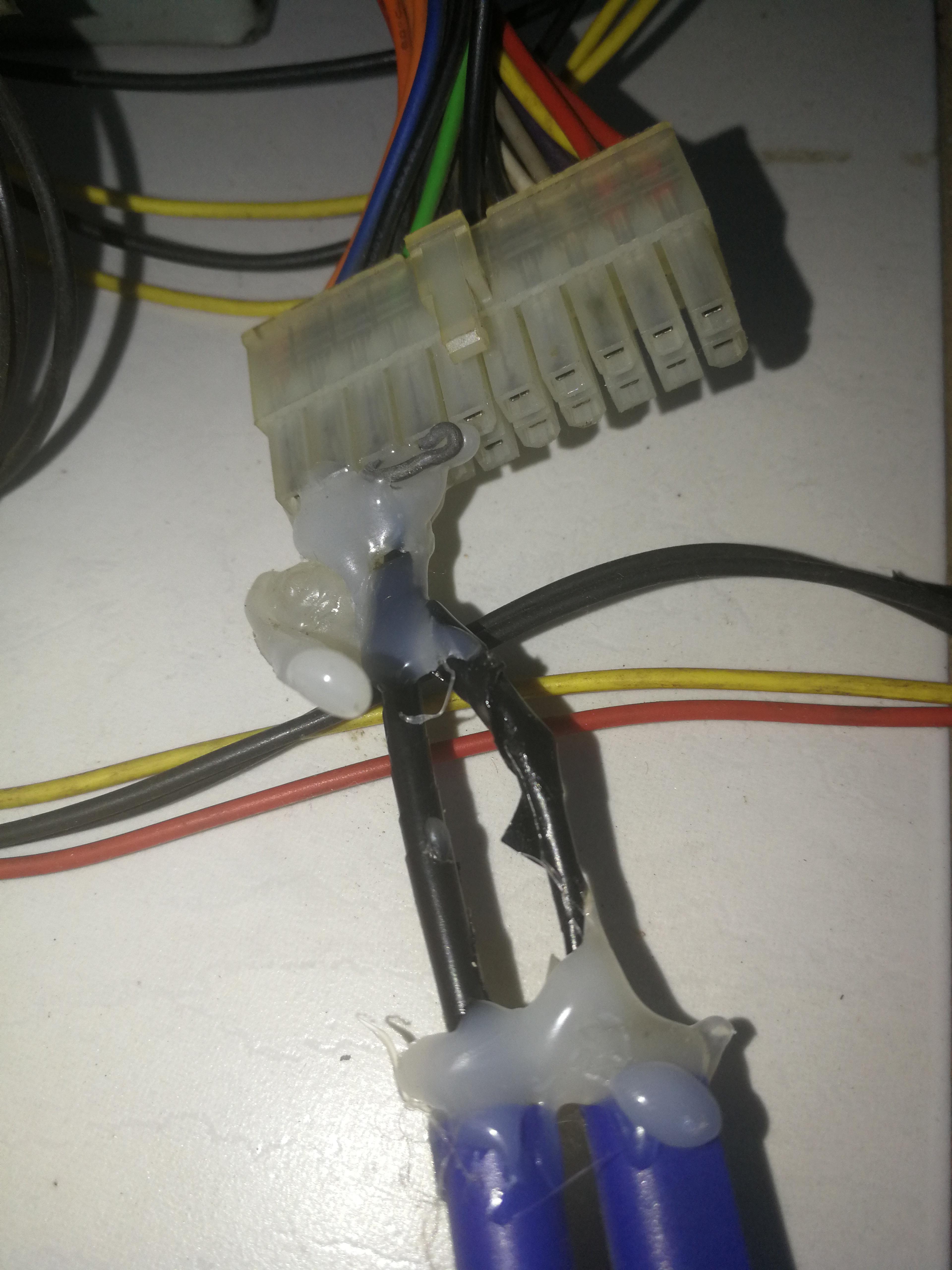 用鳄鱼夹子做的充电器