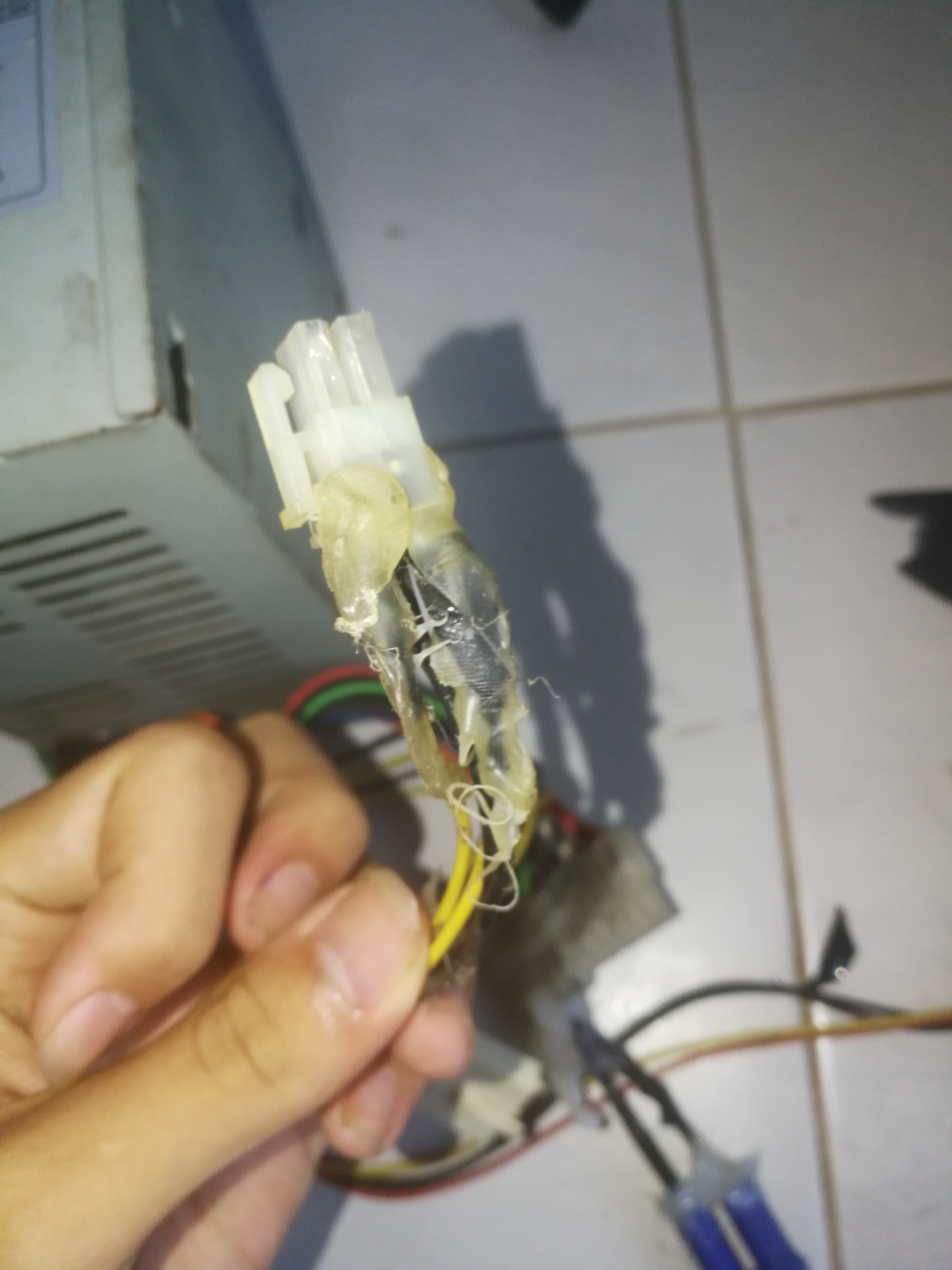 用鳄鱼夹子做的充电器